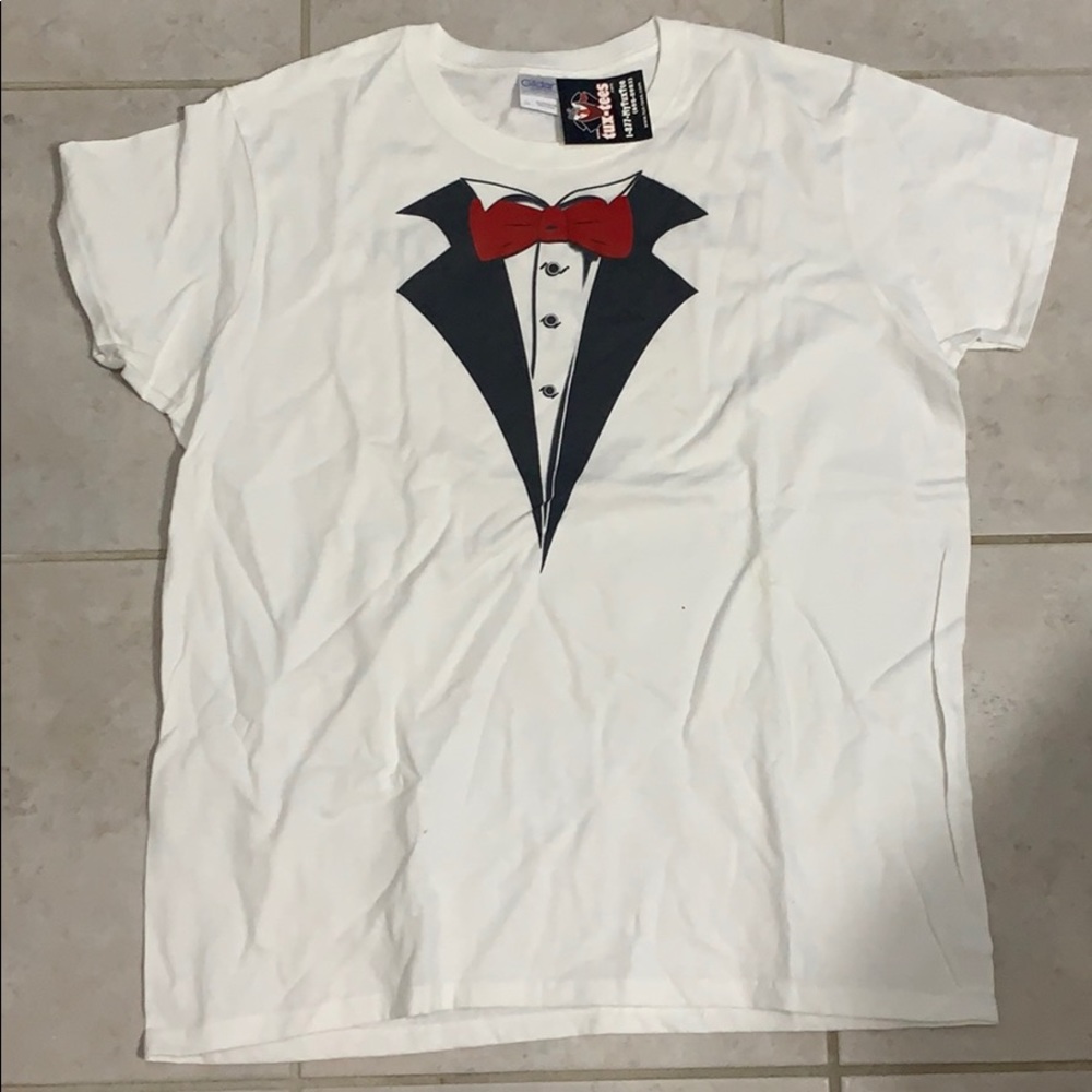 Tux T-shirt Women’s Large NWT